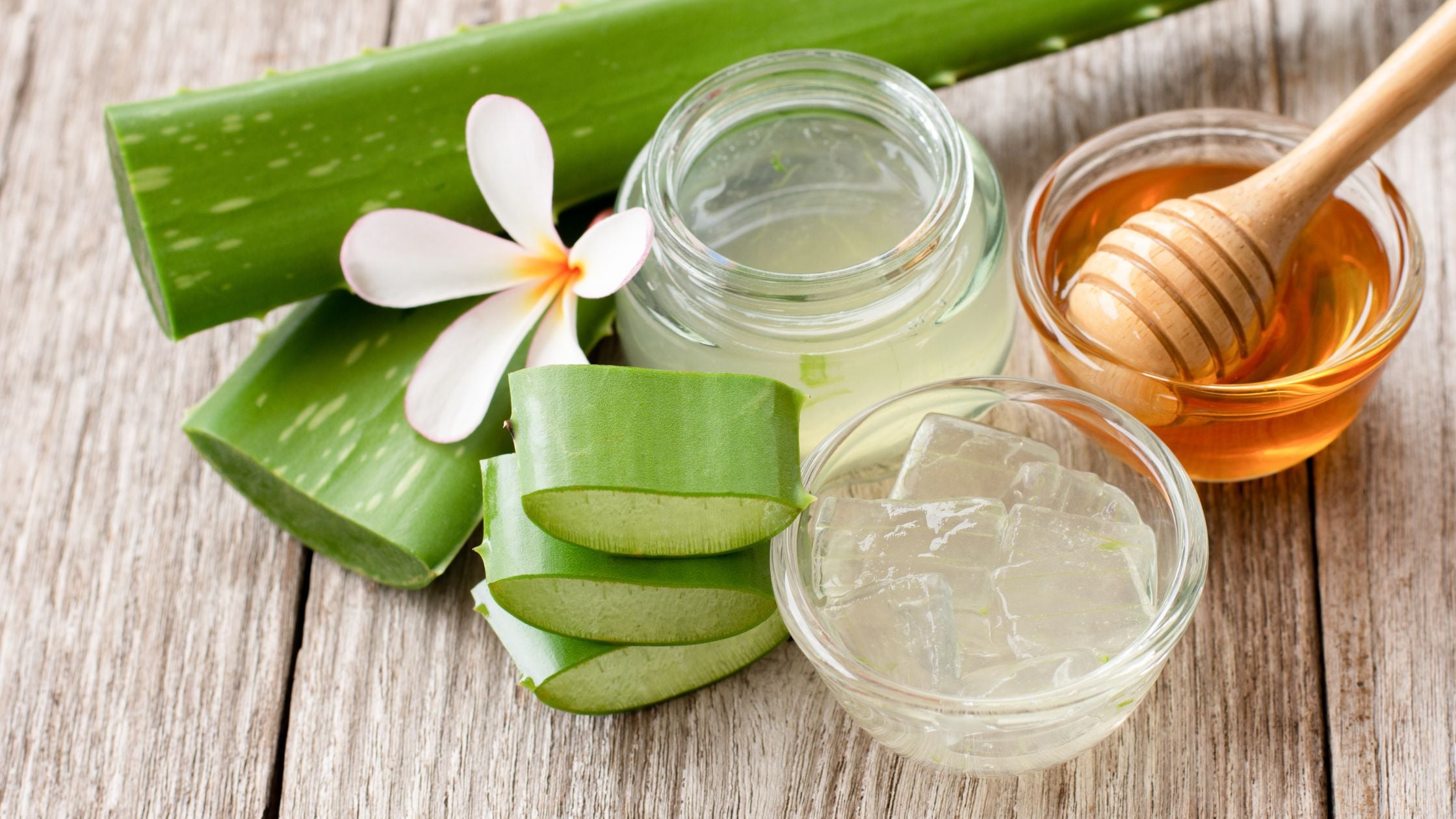 Soothe the Sting: The Ultimate DIY Aloe and Honey Face Mask for Sensitive Skin Aloe & Honey Face Mask