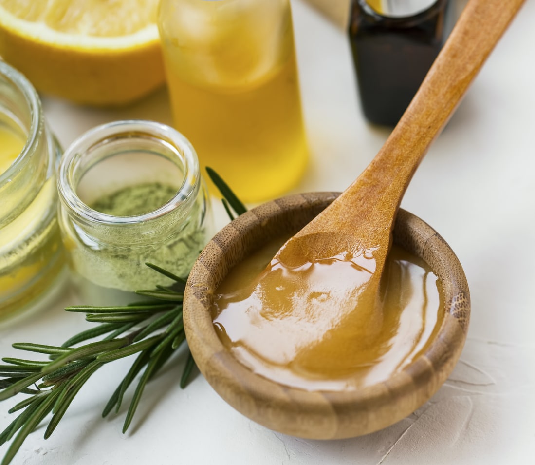 Soothe the Sting: The Ultimate DIY Aloe and Honey Face Mask for Sensitive Skin Aloe & Honey Face Mask